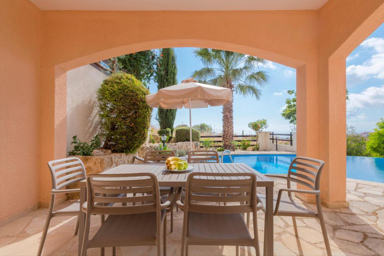 Resitour - Perneri Four Bedroom Villa Paphos Exteriör bild